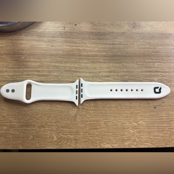 Women’s Qalo Apple Watch band 44mm . Used 2-3 times - Picture 4 of 4